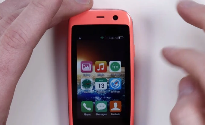 Lộ diện chiếc smartphone nhỏ nhất thế giới 