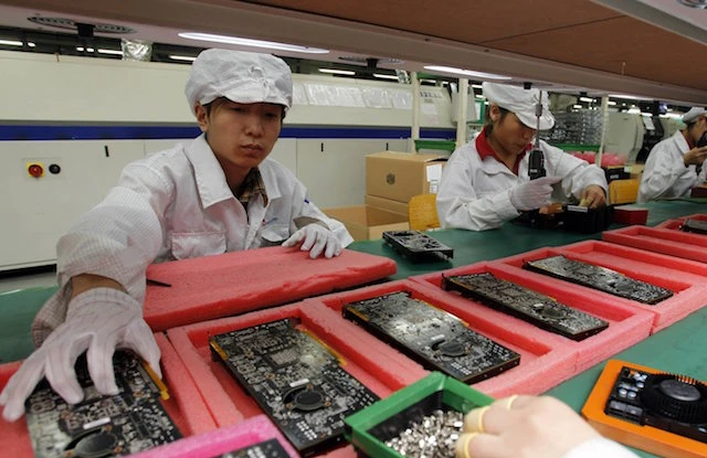 Foxconn thay thế 60.000 công nhân bằng robot