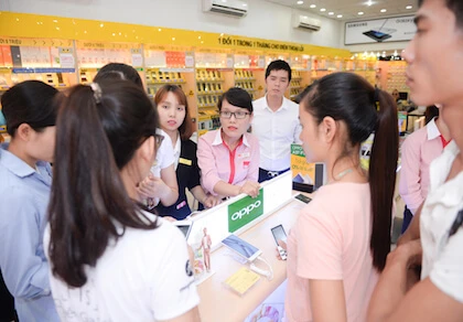 Oppo F1s hút hàng trong ngày đầu ra mắt