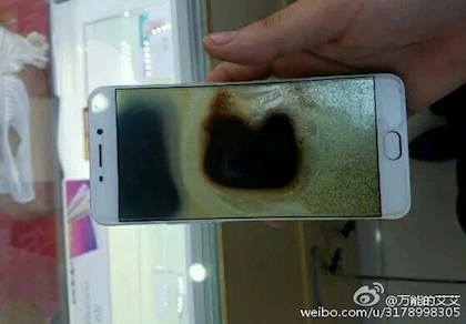 Galaxy Note 7 phát nổ trong khi sạc