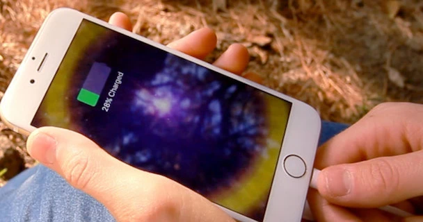 'Tự chế' sạc dự phòng bằng hộp kẹo