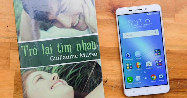 Trên tay chiếc smartphone lấy nét siêu nhanh