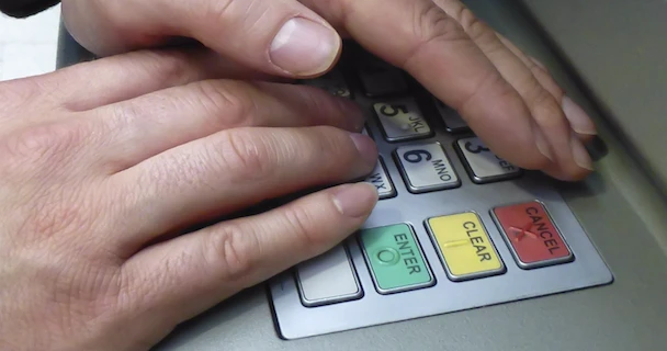 Vì sao mật khẩu ATM chỉ có 4 kí tự?