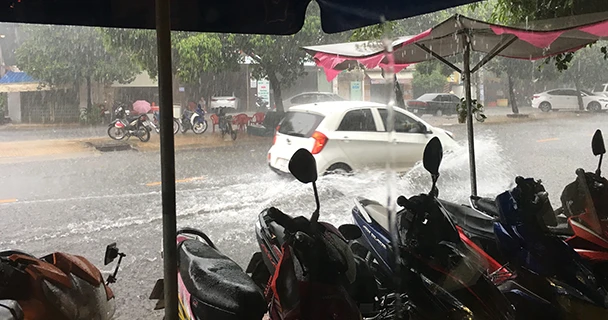 Cách nhận tin nhắn cảnh báo trời mưa trên smartphone