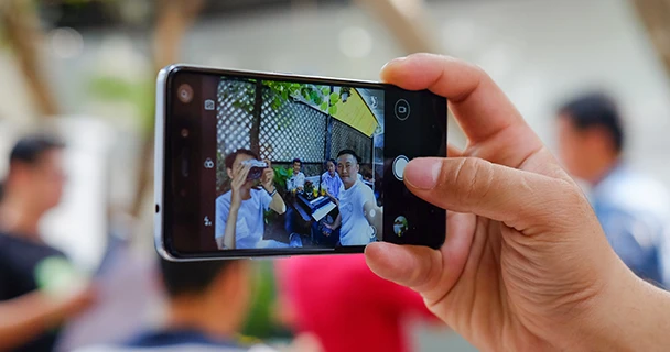 Smartphone tự sướng góc rộng giá rẻ của Infinix