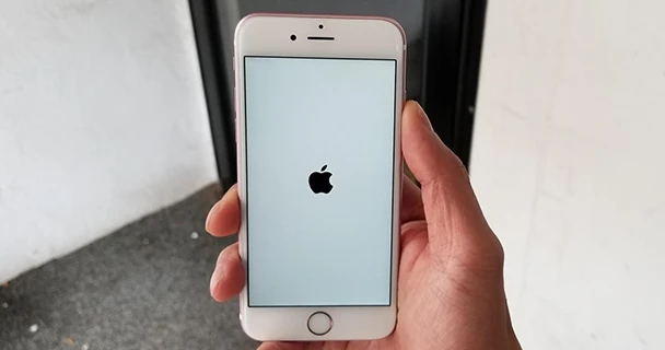 Cách khởi động lại iPhone khi bị hư nút nguồn