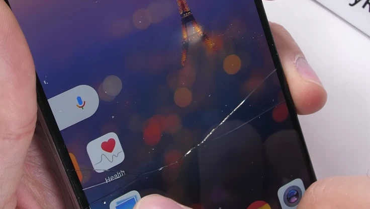 Huawei P20 Pro dễ bể màn hình khi bị trầy xước