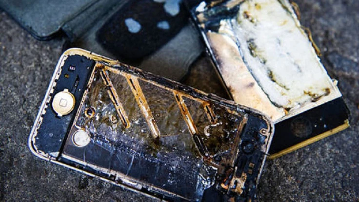 iPhone bất ngờ phát nổ khi thay pin