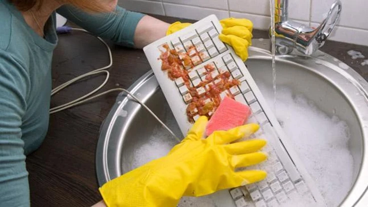 Bạn đã lau chùi bàn phím đúng cách chưa?