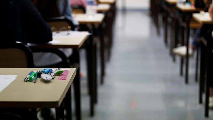 Loạn với các thiết bị gian lận trong thi cử