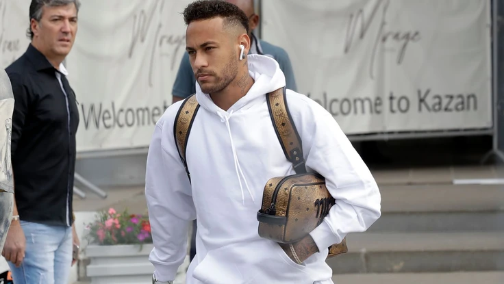 Quên các đội bóng đi, Apple mới là người chiến thắng