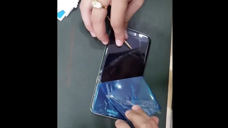 Dán cường lực bằng keo nước có thực sự tốt?