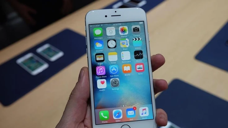 iPhone 6S, 6S Plus giảm giá sập sàn còn 3,6 triệu đồng