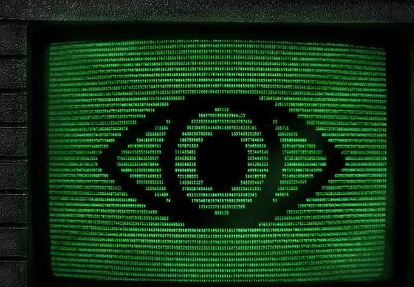 TQ lén cài đặt phần mềm gián điệp lên smartphone khách du lịch