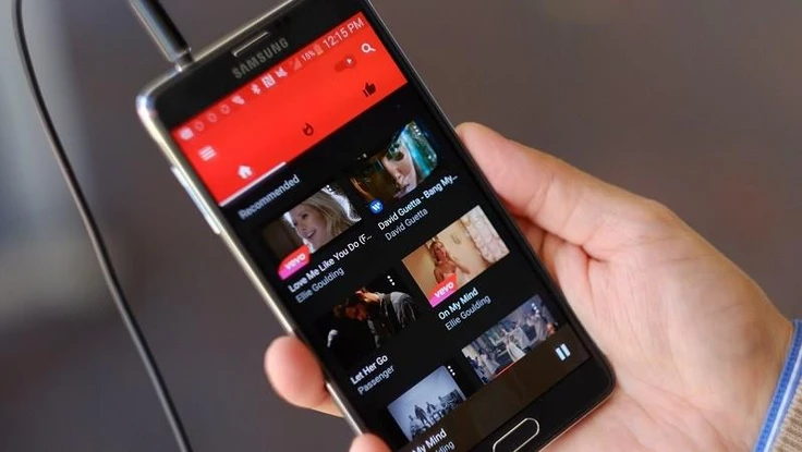 2 cách nghe nhạc trên YouTube khi tắt màn hình