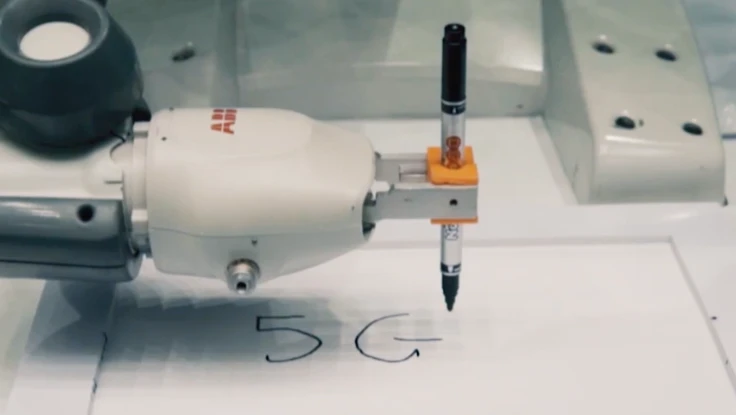 Video robot bắt chước động tác, viết chữ theo thời gian thực