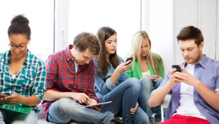 Cách làm dung dịch vệ sinh điện thoại để chống COVID-19 