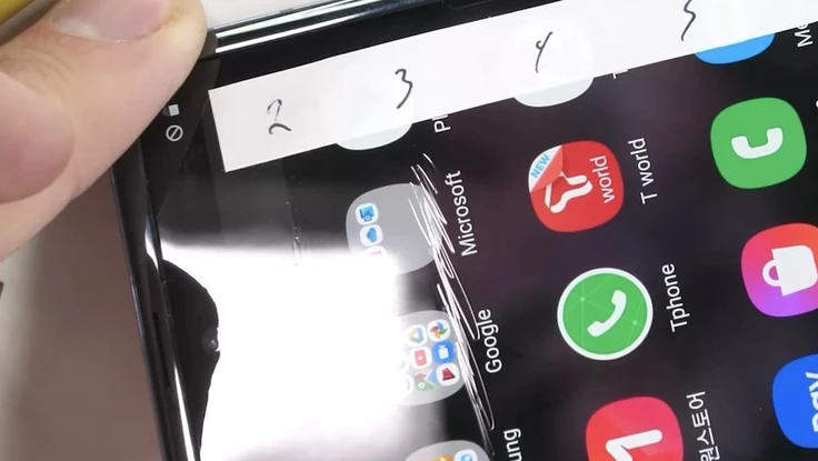 Màn hình Samsung Galaxy Z Flip rất dễ bị hư hỏng