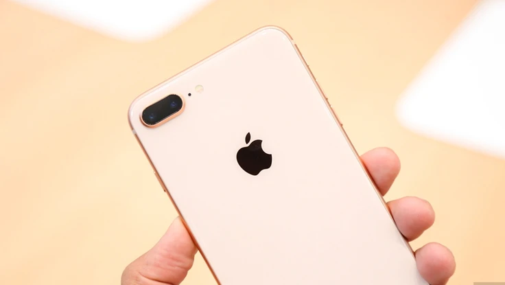 iPhone 8 Plus 64 GB giá chỉ còn 7,39 triệu đồng