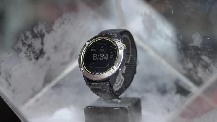 Lộ diện mẫu đồng hồ GPS đa năng, pin nhiều tuần