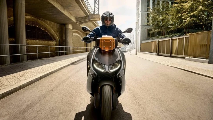 BMW ra mắt mẫu xe điện CE04 đến từ tương lai