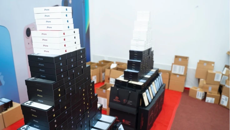 iPhone 13 chính hãng về Việt Nam ồ ạt trước giờ mở bán