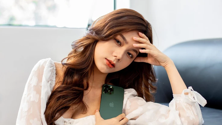 iPhone 13 series xanh lá giảm giá 6 triệu đồng