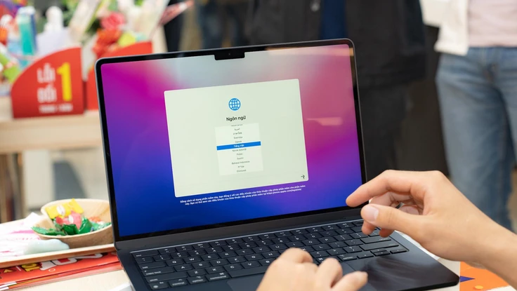 Trên tay nhanh MacBook Air M2 chính hãng tại Việt Nam 