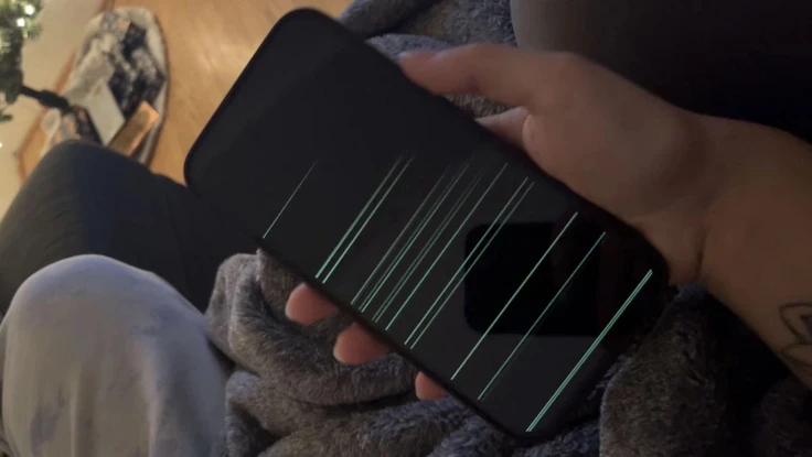 Tin công nghệ 25-12: iPhone 14 Pro bị sọc màn hình