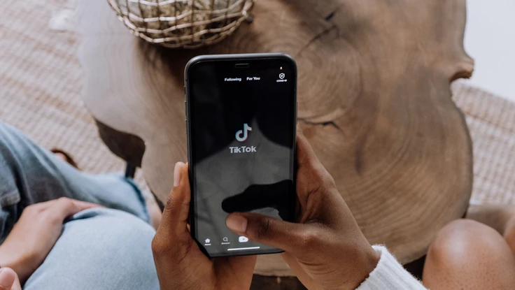 TikTok và YouTube nói gì khi bị tố gây nghiện?