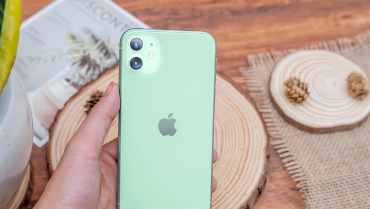 Sức mua giảm, cửa hàng xả lỗ điện thoại và TV