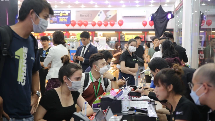 Doanh nghiệp phòng thủ, người dùng thắt lưng buộc bụng 