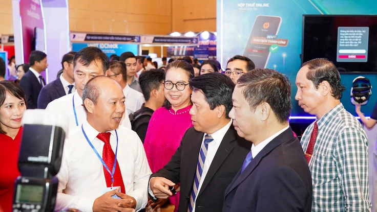 Nhiều giải pháp thúc đẩy dịch vụ công trực tuyến TP.HCM 