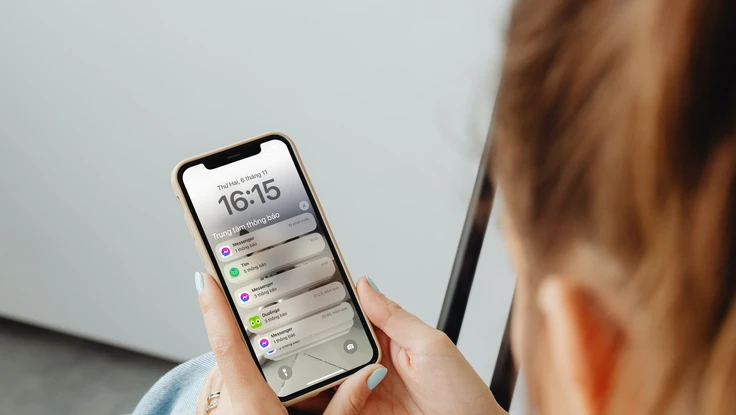 cách hạn chế nhìn lén iPhone