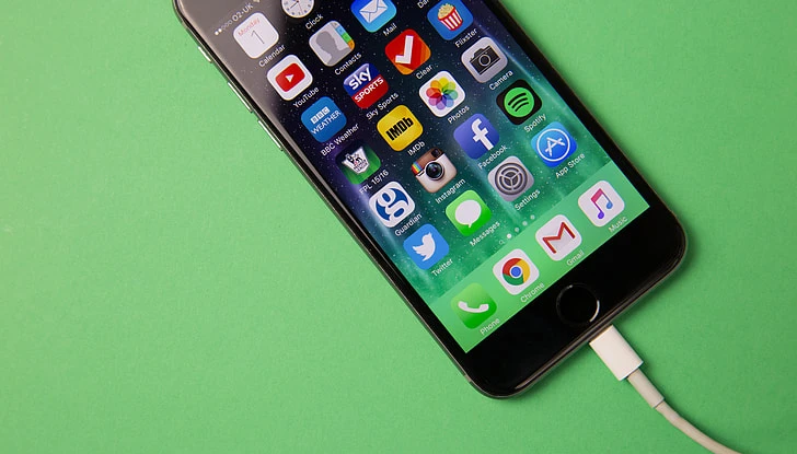 Apple tiết lộ cách sạc iPhone qua đêm an toàn