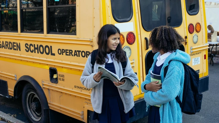 Video: Các nước khác làm gì để tránh quên học sinh trên xe đưa đón? 