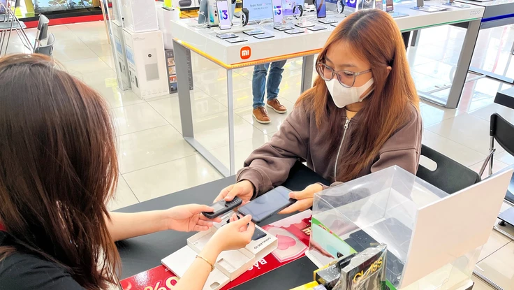 Tắt sóng 2G: Nơi thu cũ đổi mới, nơi tặng điện thoại 4G miễn phí