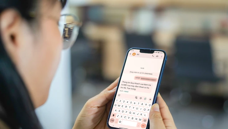 Nhà mạng tặng điện thoại 4G miễn phí khi gần đến ngày tắt sóng 2G