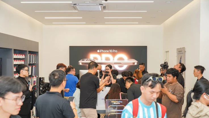 Hàng ngàn chiếc iPhone 16 series được giao ngay trong đêm 