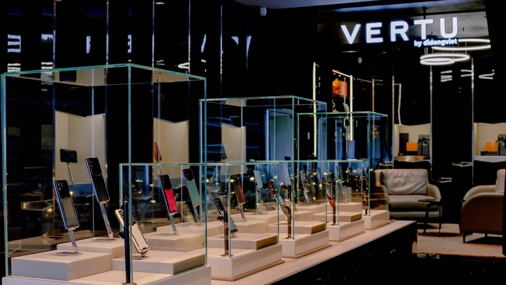 Smartphone trăm triệu nhưng vẫn ‘cháy hàng’