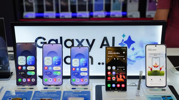 Người dùng hào hứng trên tay Samsung Galaxy S25