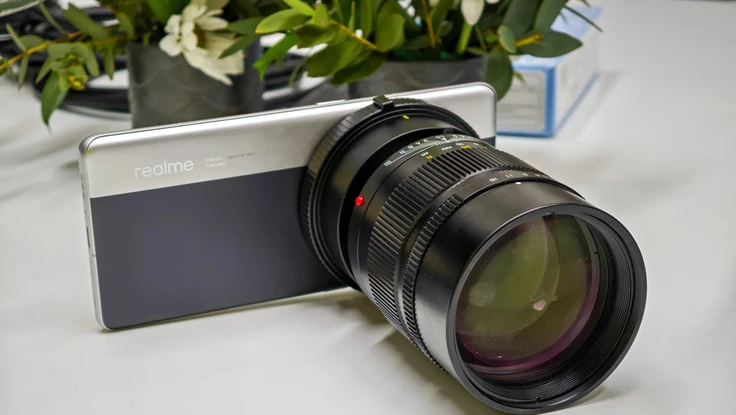 Sẽ ra sao nếu điện thoại gắn thêm ống kính rời của máy ảnh? 