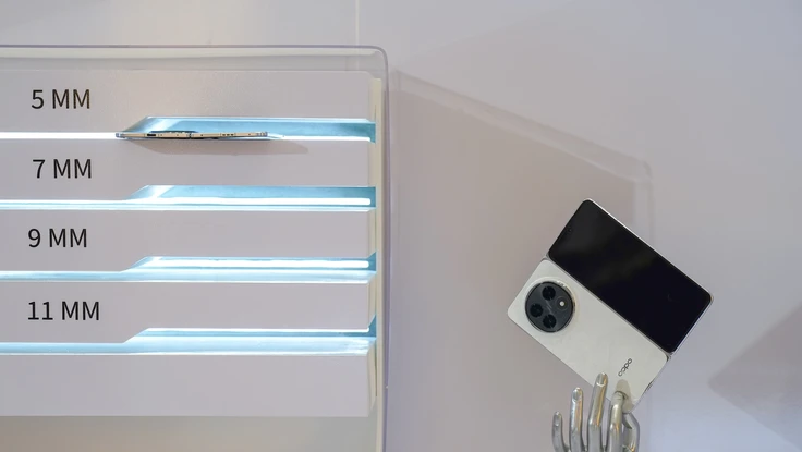 Điện thoại màn hình gập mỏng nhất thế giới lộ diện