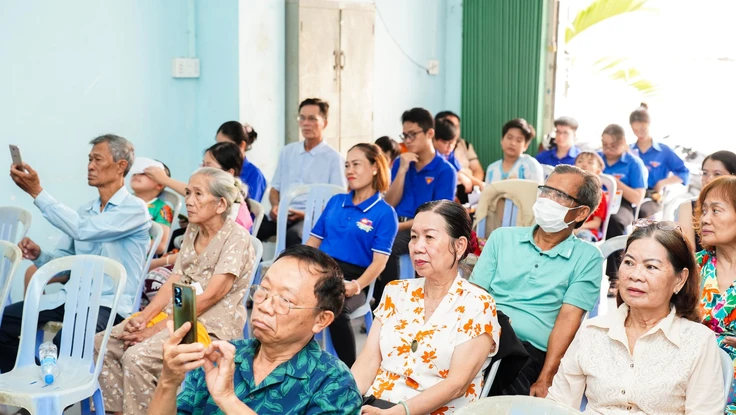 Một phường ở TP.HCM phổ cập công nghệ miễn phí cho người lớn tuổi và trẻ em