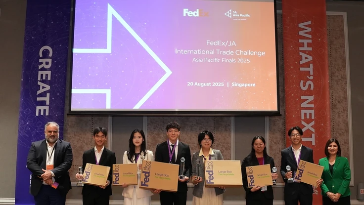 Hai học sinh Việt Nam ghi dấu ấn tại cuộc thi thương mại quốc tế châu Á - Thái Bình Dương