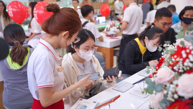 4 mẫu smartphone cao cấp giảm giá mạnh dịp cuối năm