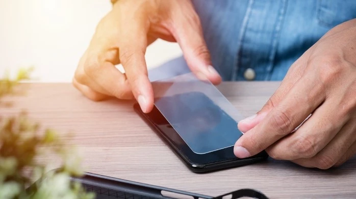 Miếng dán màn hình đắt tiền có thực sự đáng mua? 