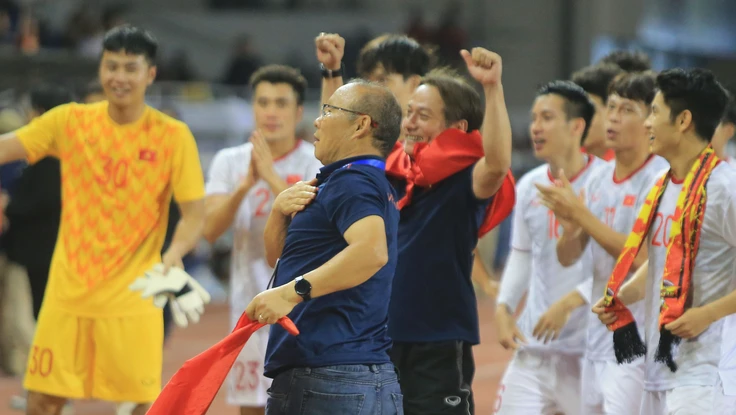 Video: Vì sao HLV Park Hang-seo được CĐV Việt Nam yêu quí?