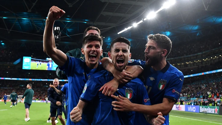 HLV Mancini cảnh báo tuyển Ý trước trận chung kết Euro