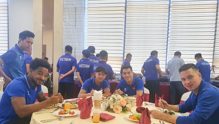 Clip Rộn rã và màn chào Nguyễn Xuân Son ấn tượng của đội tuyển Việt Nam